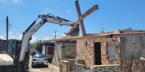 Campo rom di Scordovillo a Lamezia, al via le operazioni di demolizione delle baracche