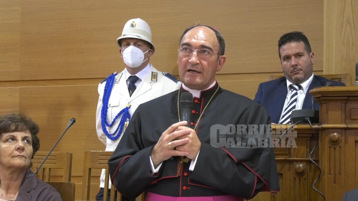 Lamezia accoglie il nuovo vescovo Serafino Parisi. «Il nostro obiettivo è il bene comune» – VIDEO E FOTO