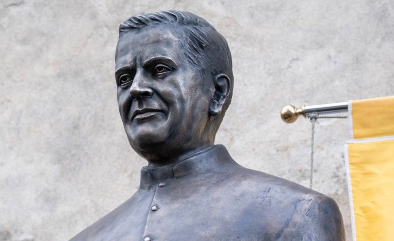 Cariati celebra monsignor Vitetti: inaugurato il monumento realizzato da Antonio Affidato