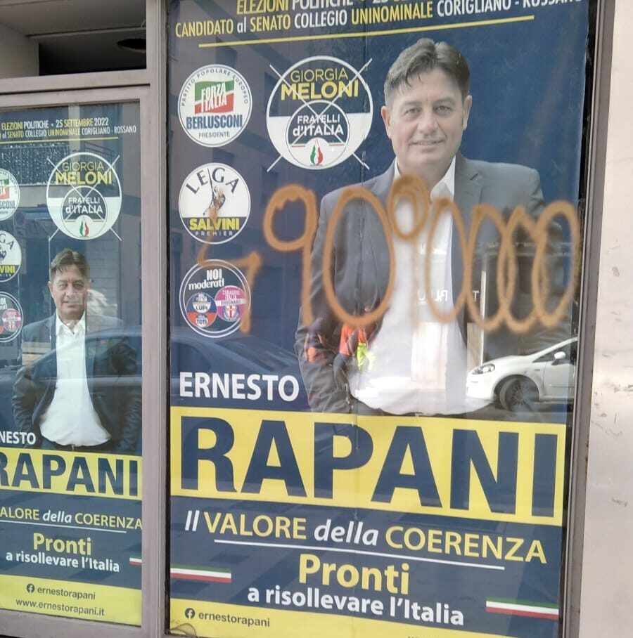 Politiche 2022, imbrattata la sede elettorale di Ernesto Rapani