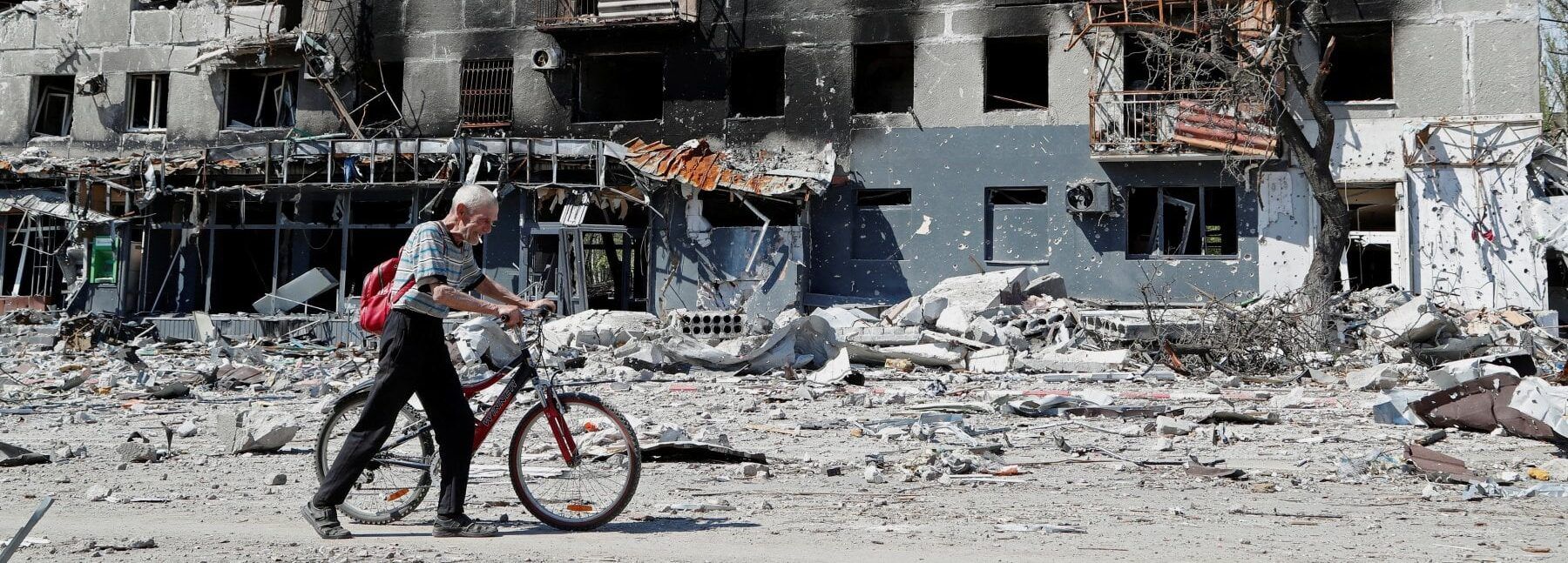 Ucraina, colpito l’aeroporto di Odessa. «Putin pronto alla guerra totale»