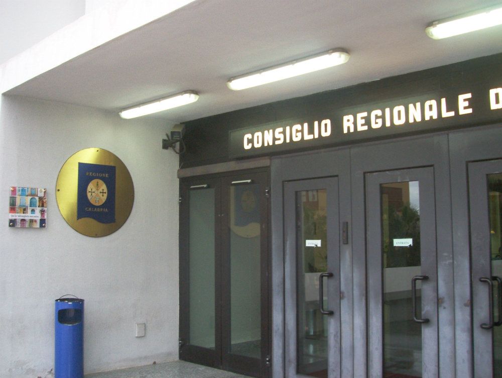 Consiglio regionale senza rossore: «Qui la `ndrangheta non entra»