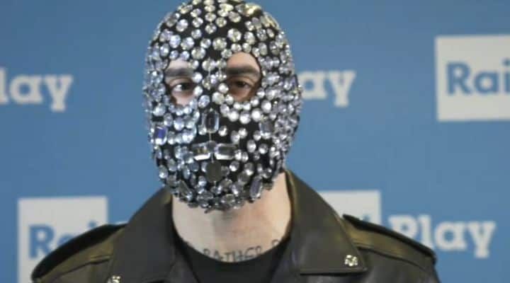 Le associazioni calabresi contro Junior Cally. Parte la diffida alla Rai