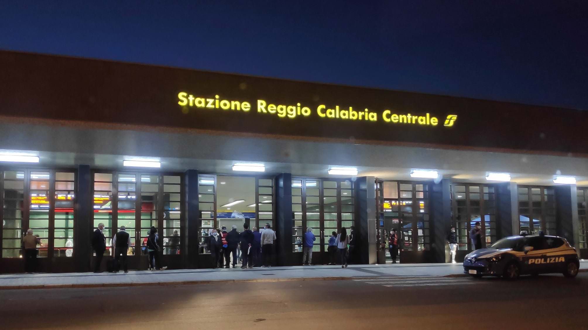 Rissa nei pressi della stazione, 5 denunce a Reggio