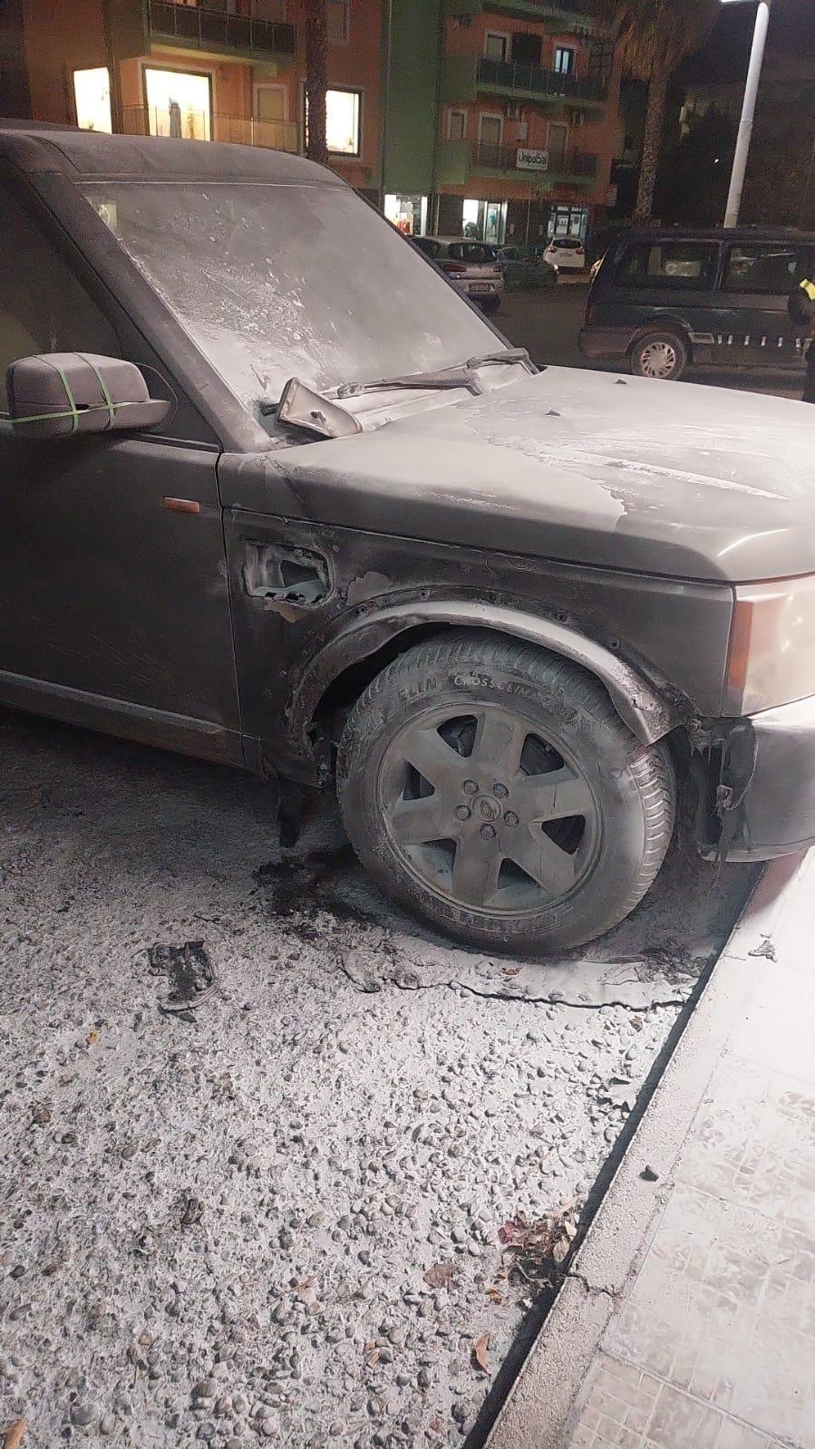 Corigliano Rossano, in fiamme auto di un medico