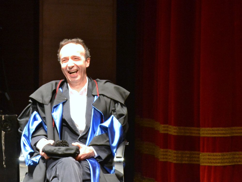 Benigni dottore all`Unical fra Dante e Jugale