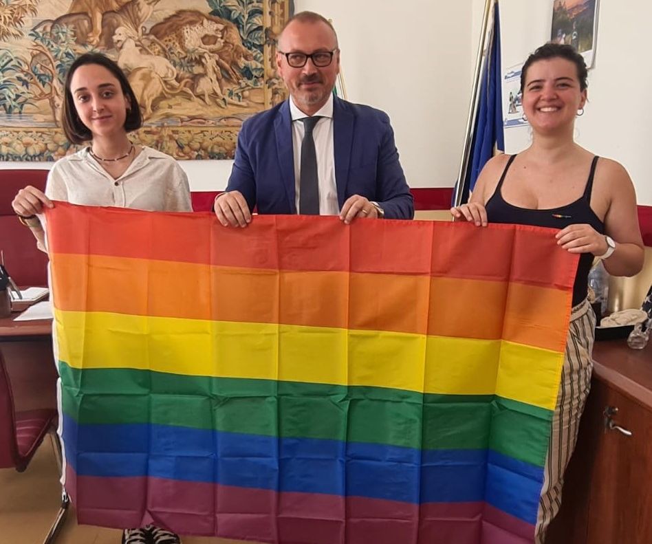Reggio, la bandiera arcobaleno del Pride sarà sulla facciata di Palazzo Alvaro