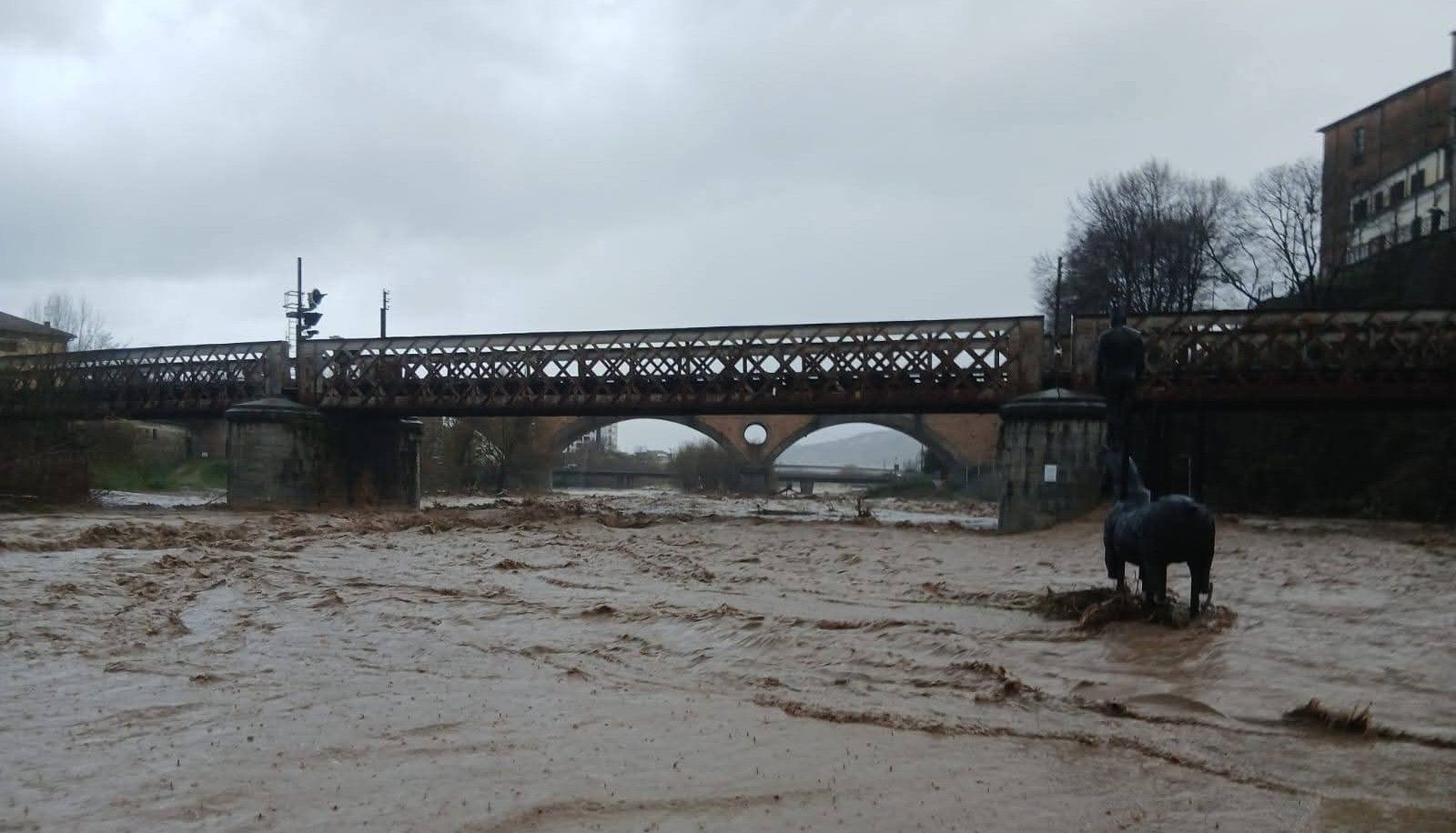 Ciclone Ulrike a Cosenza, preoccupano il torrente Iassa e il fiume Busento. Famiglie isolate nel Cosentino – FOTO E VIDEO