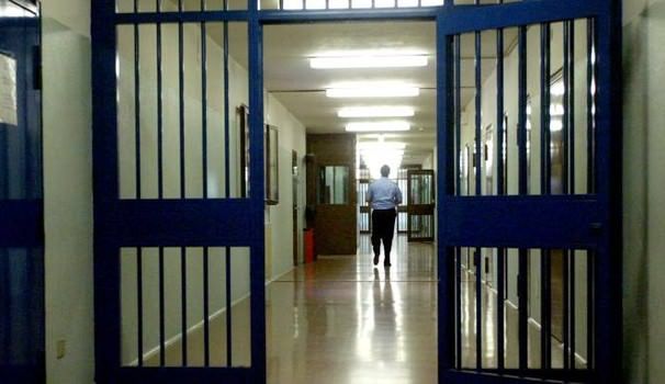 Carcere di Vibo Valentia, detenuto nascondeva telefono cellulare