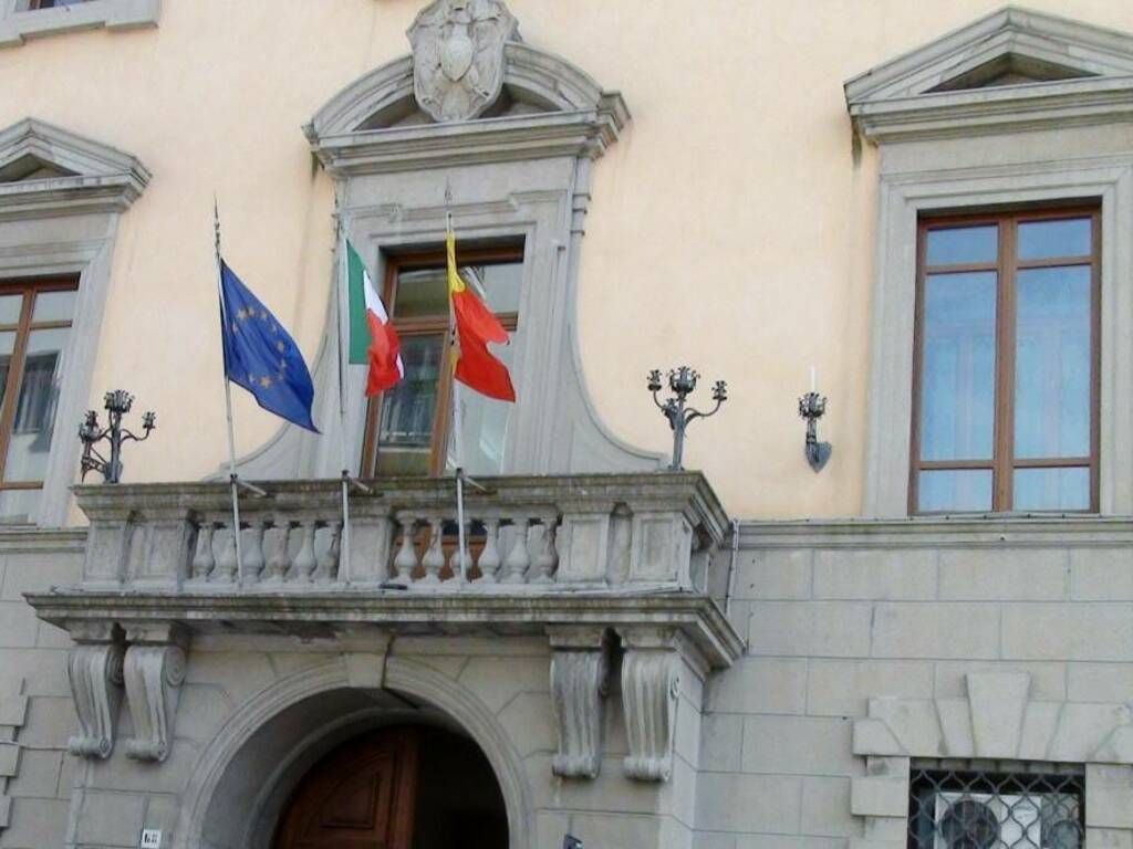 «Improvvisa e grave rottura» nella rete idrica: chiuse (anche domani) tutte le scuole a Catanzaro