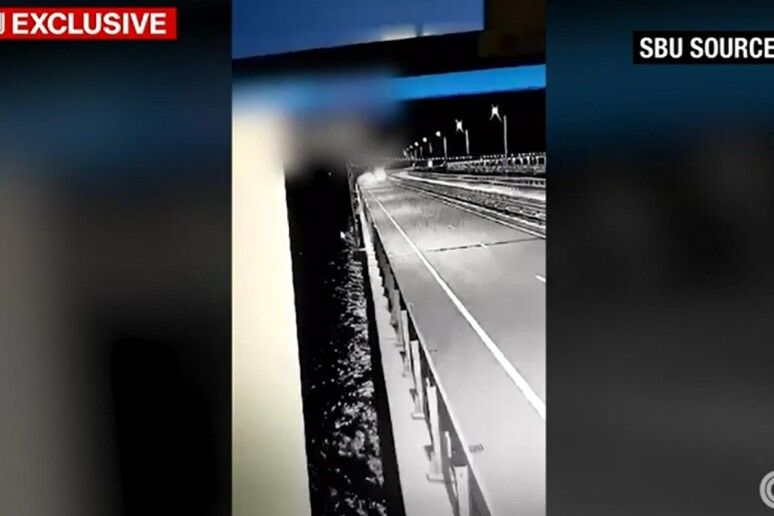 Kiev rivendica gli attacchi al ponte di Crimea e pubblica un video