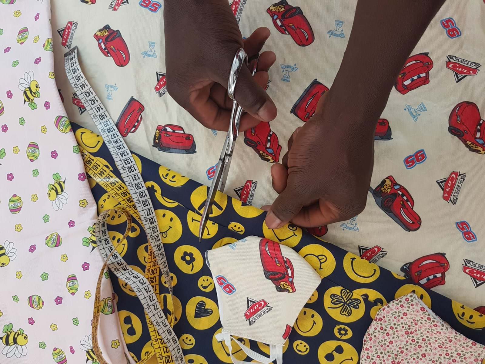 "Il sole che splende": a Jonadi realizzate 2.500 mascherine per i più piccoli