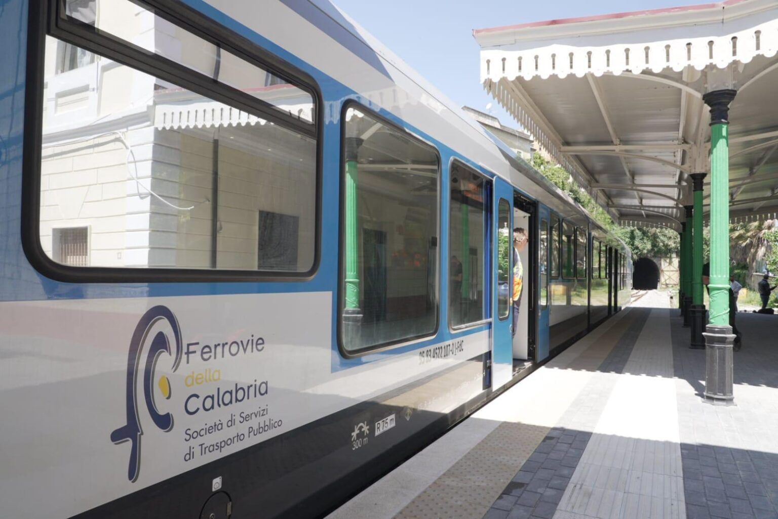 La Metro di Catanzaro all’orizzonte. In due mesi e mezzo l’opera racconta due storie diverse