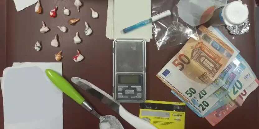 Droga tra Cosenza e Rende, i carabinieri sgominano un’organizzazione straniera: 19 misure cautelari – NOMI e VIDEO