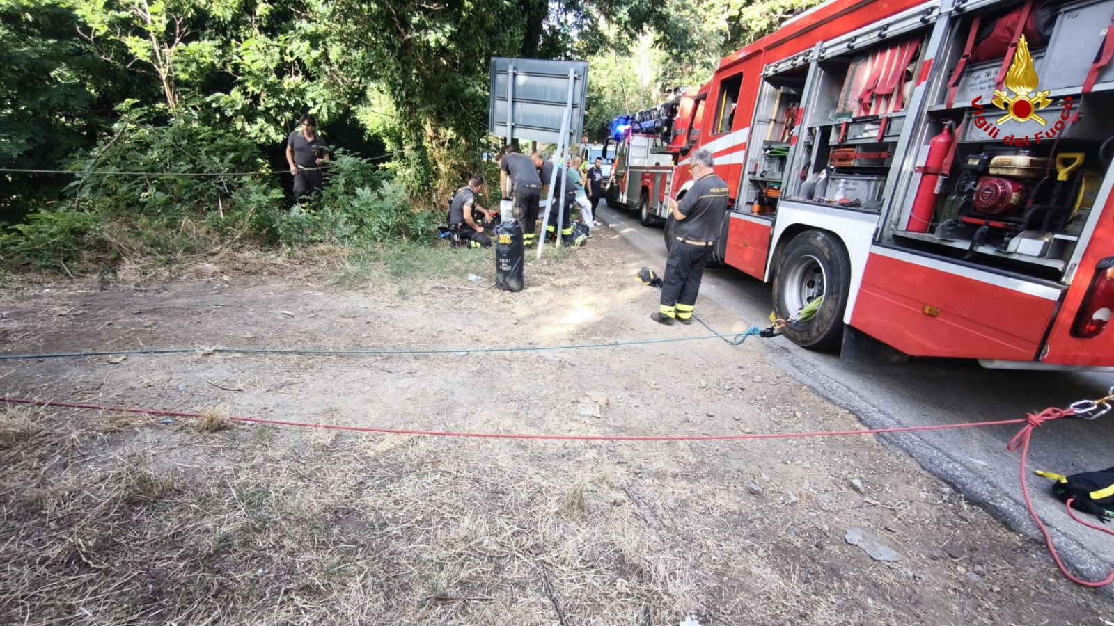 Tragedia nel Reggino, due giovani cadono in una scarpata: muore un 25enne
