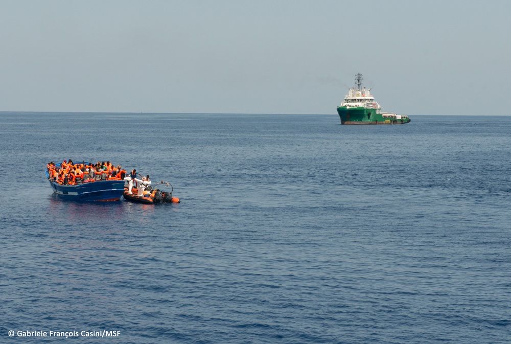 Migranti, nave verso Reggio Calabria con 25 cadaveri