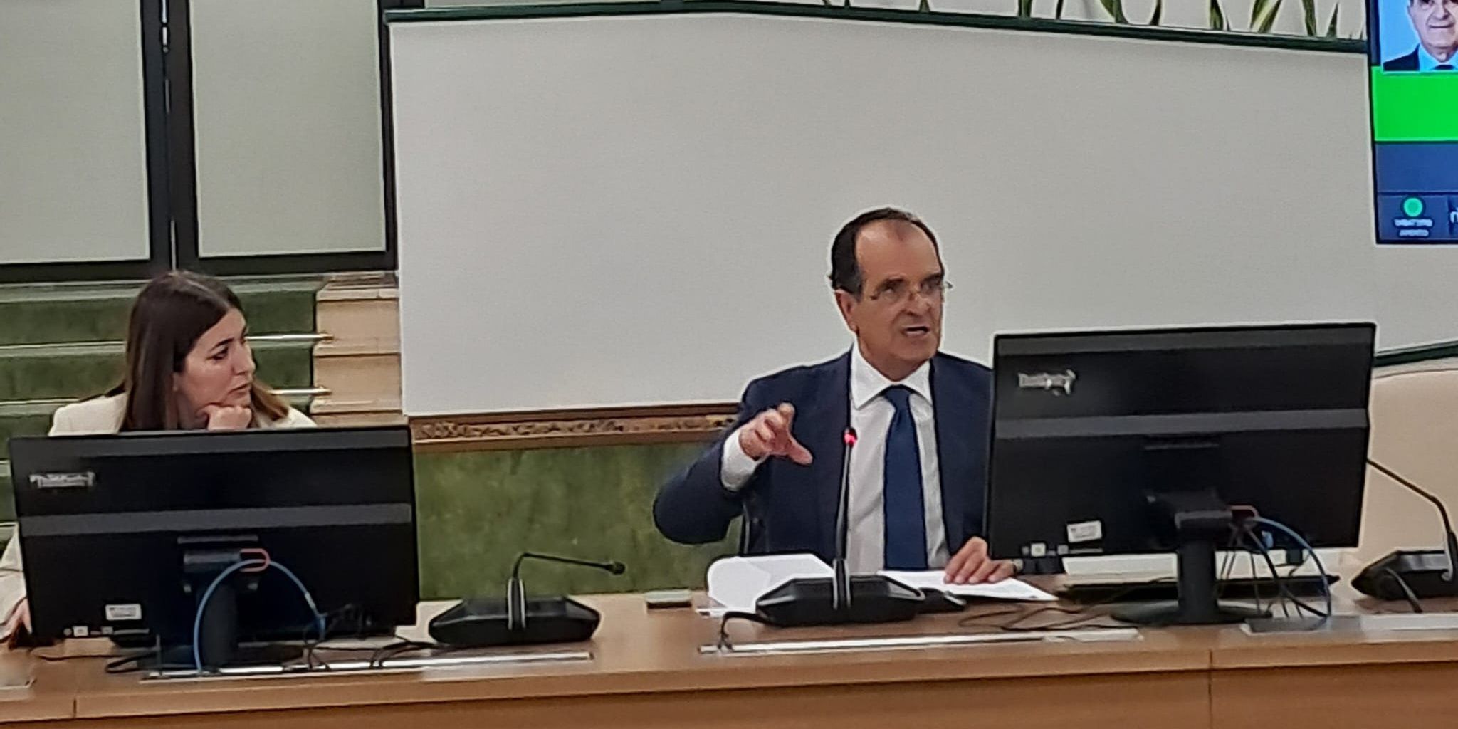 «Sottosegretari senza funzioni, solo costi. La Calabria ha bisogno di altro»