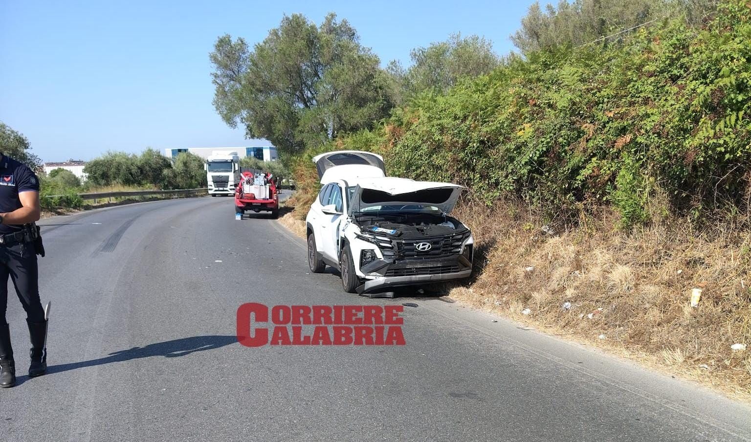 Violento incidente alle porte di Vibo, tre feriti. Traffico in tilt – FOTO