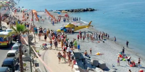 Malore in spiaggia, intervento dell'elisoccorso a Fuscaldo - VIDEO