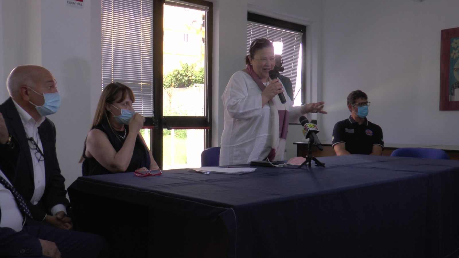 «Banchi monouso? Dovrebbero arrivare a metà ottobre». I numeri del primo giorno di scuola in Calabria