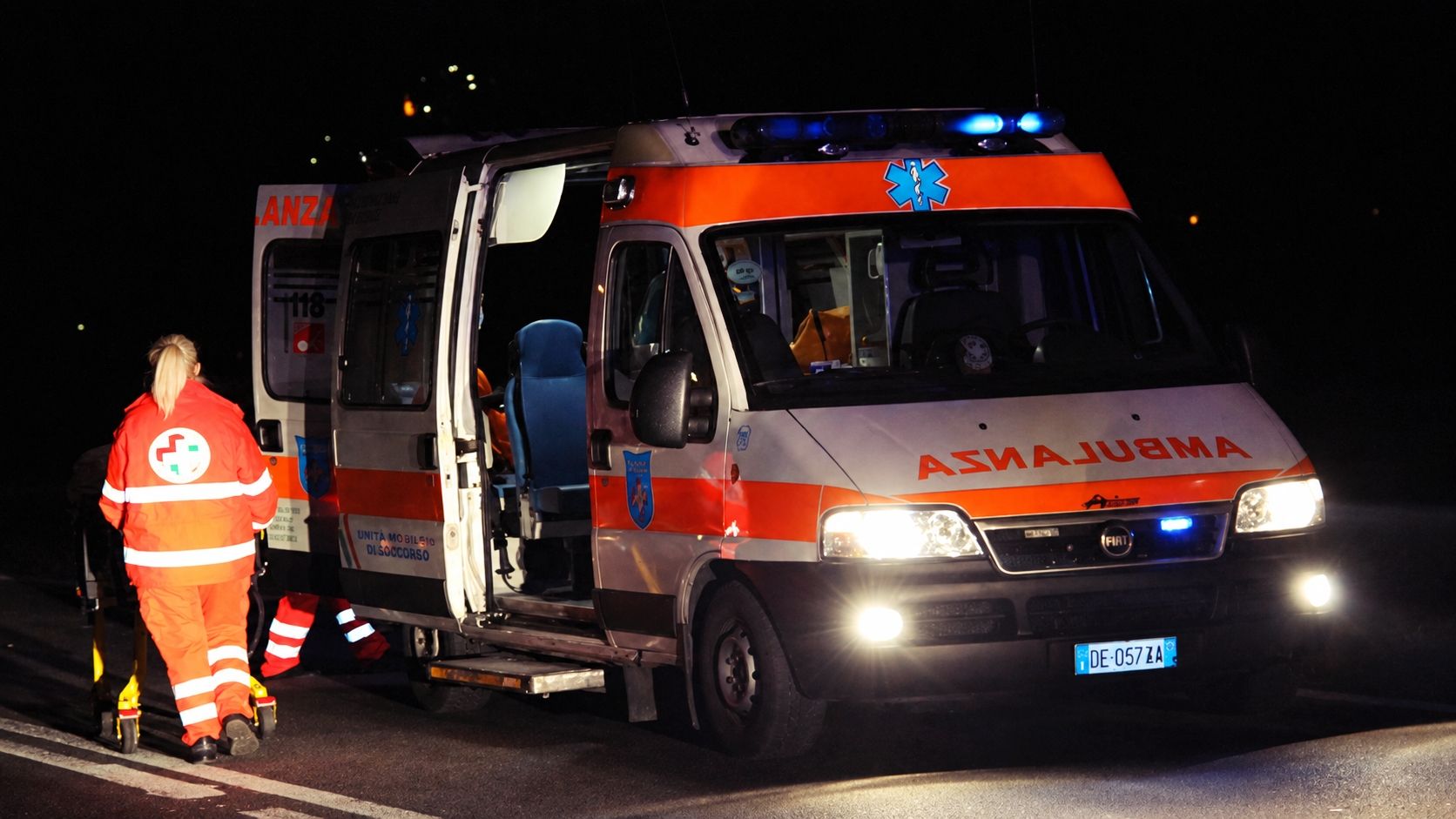 Incidente mortale a Cutro, auto contro albero: perde la vita un 18enne