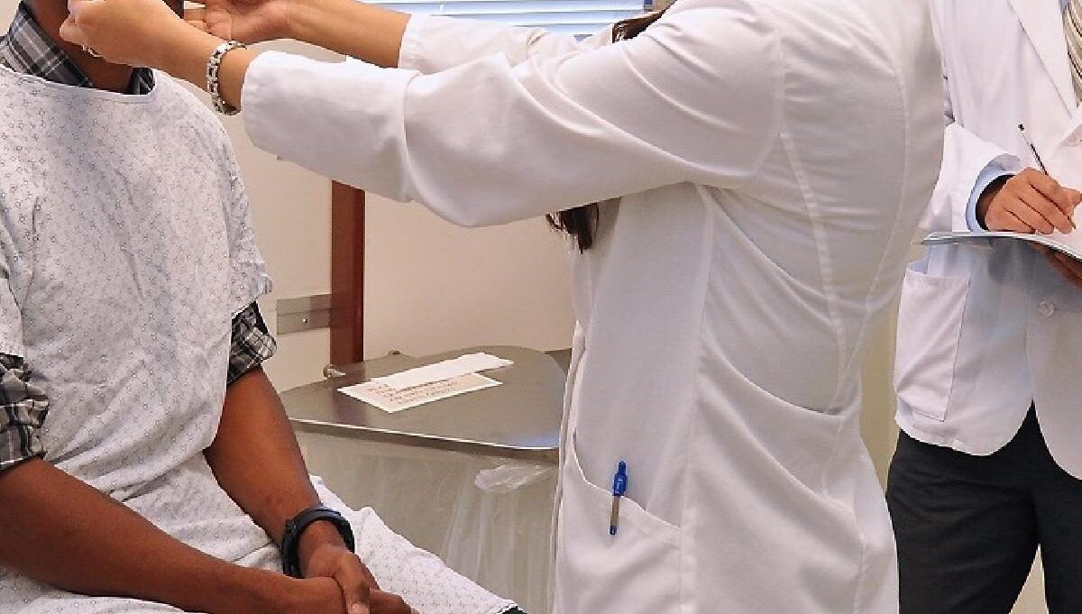 «Nella Locride extracomunitari senza medico di base per carenza di personale, non garantito il diritto alla salute»