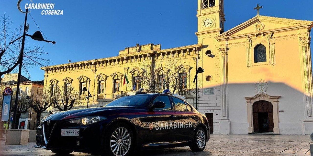 Furto di computer in una scuola di Castrovillari, 30enne denunciato per ricettazione