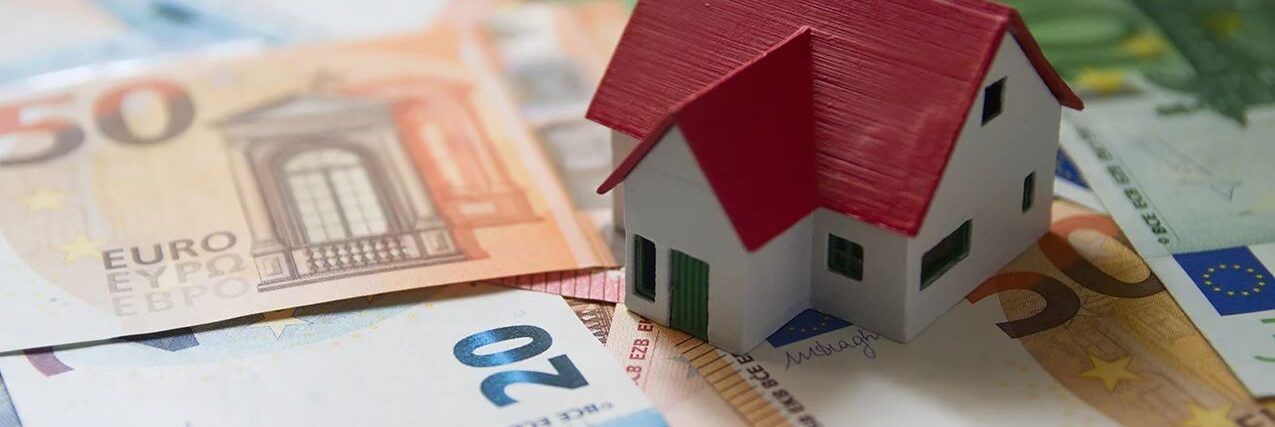 Tassi dei mutui triplicati, a picco le compravendite di case