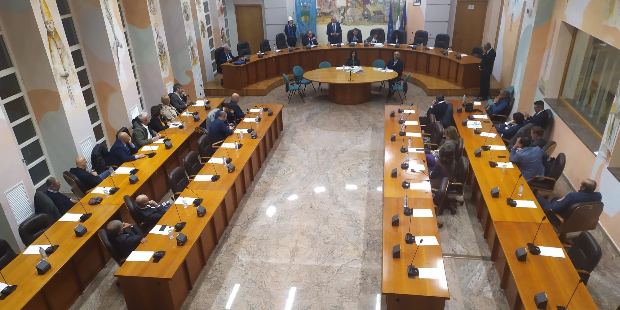 Cosenza, FdI si astiene sulla Palestina: «Scelta coerente con la linea nazionale»