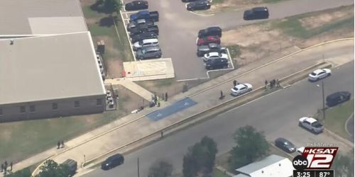 Spari in una scuola elementare in Texas: 15 morti. Il killer ha 18 anni