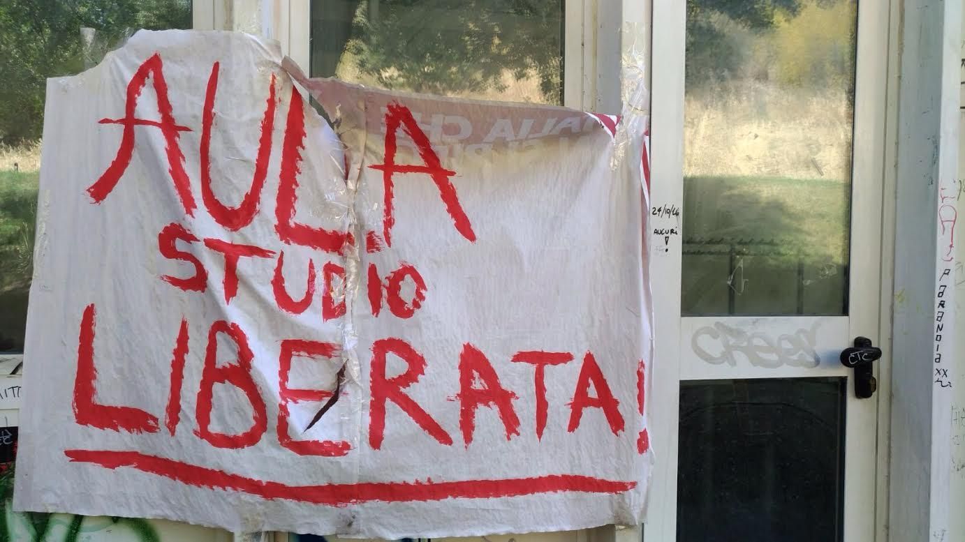 Unical, aula liberata e "sgomberata". Protestano gli studenti