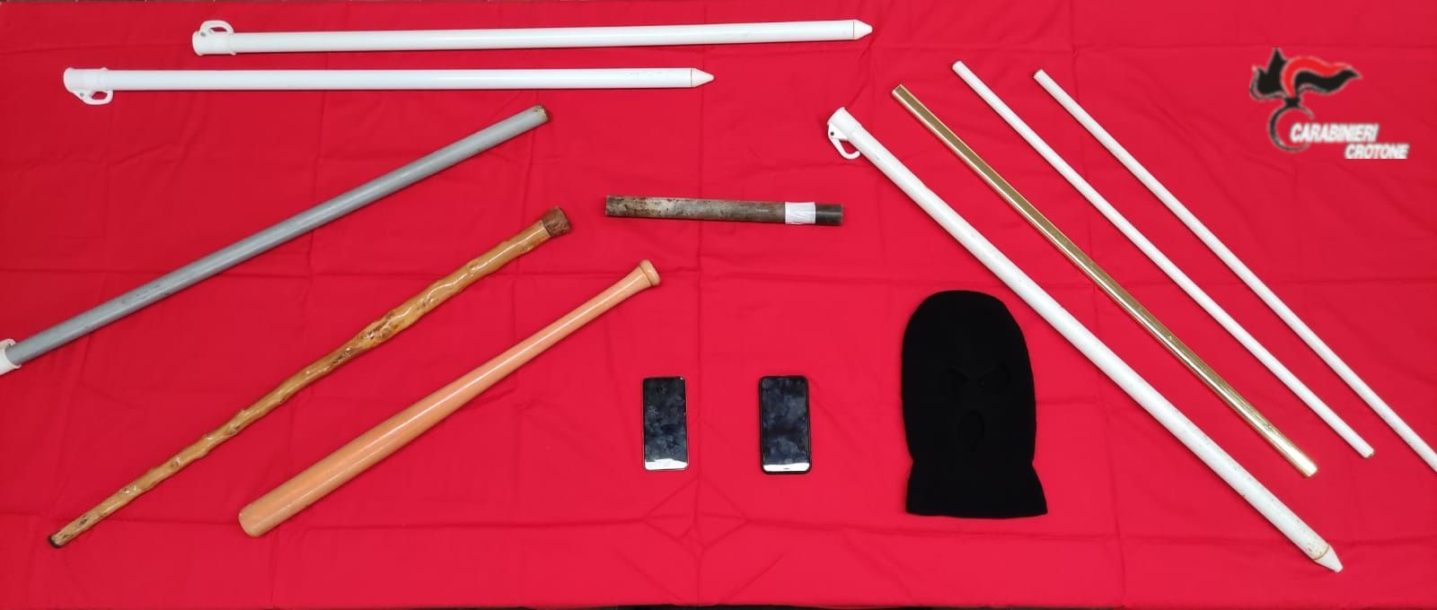 Cutro, aggrediscono con mazze da baseball due persone: 11 arrestati – VIDEO