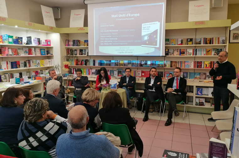 «Stati Uniti d’Europa», a Lamezia la presentazione del libro di Passarelli – FOTO