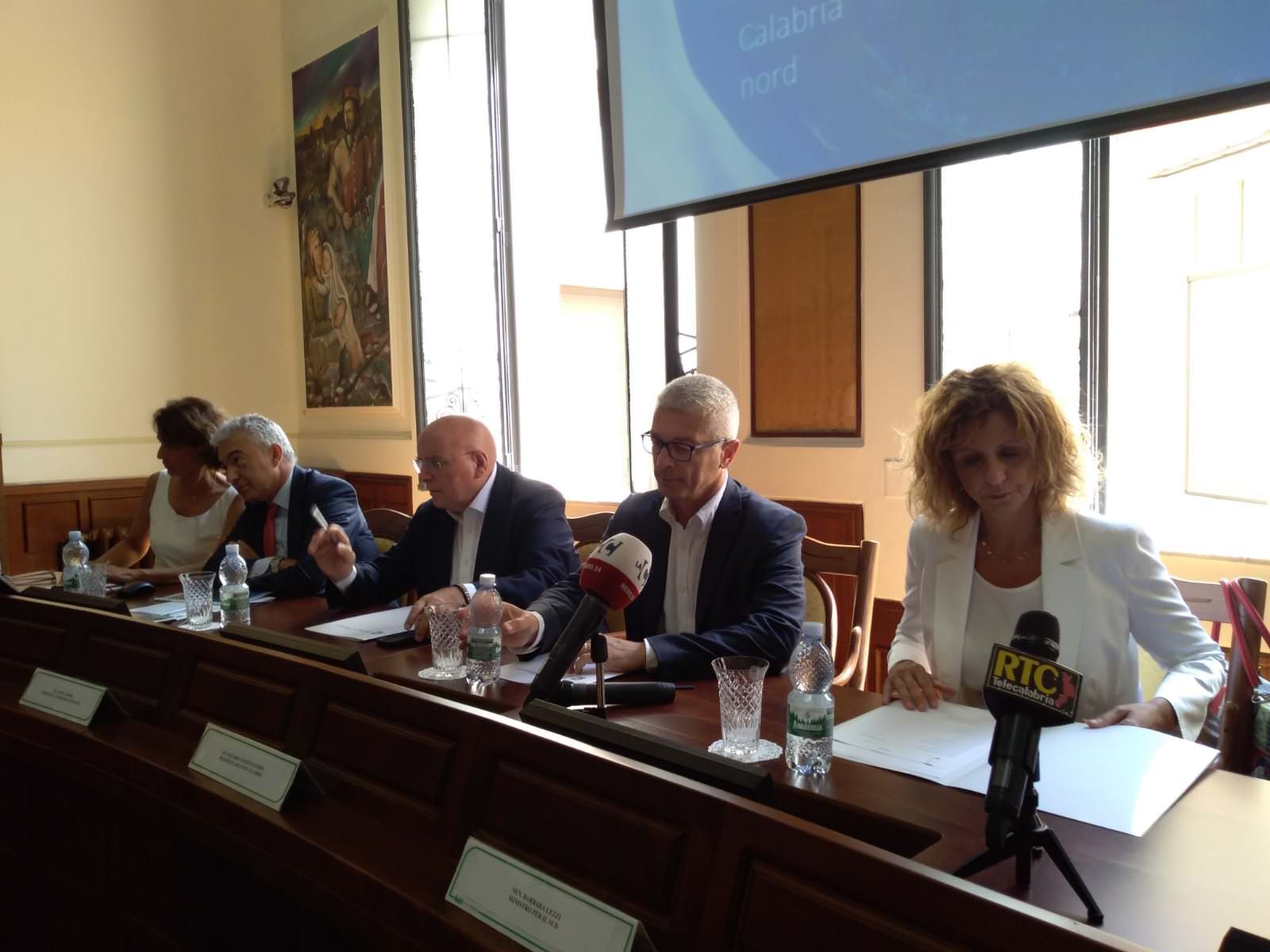 Lezzi presenta i Contratti di sviluppo: «Sanzioni per chi non rispetta le scadenze»