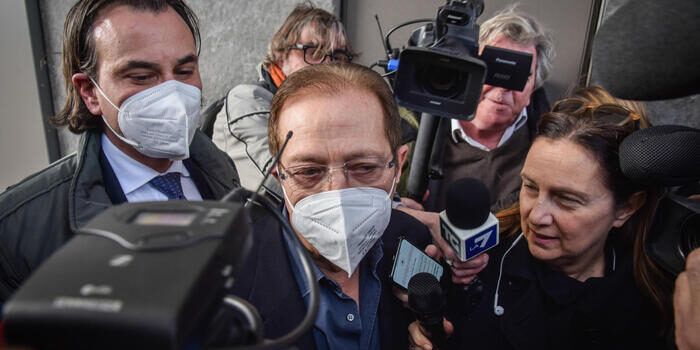 Berlusconi ricoverato, il fratello Paolo: «Migliora, siamo fiduciosi»