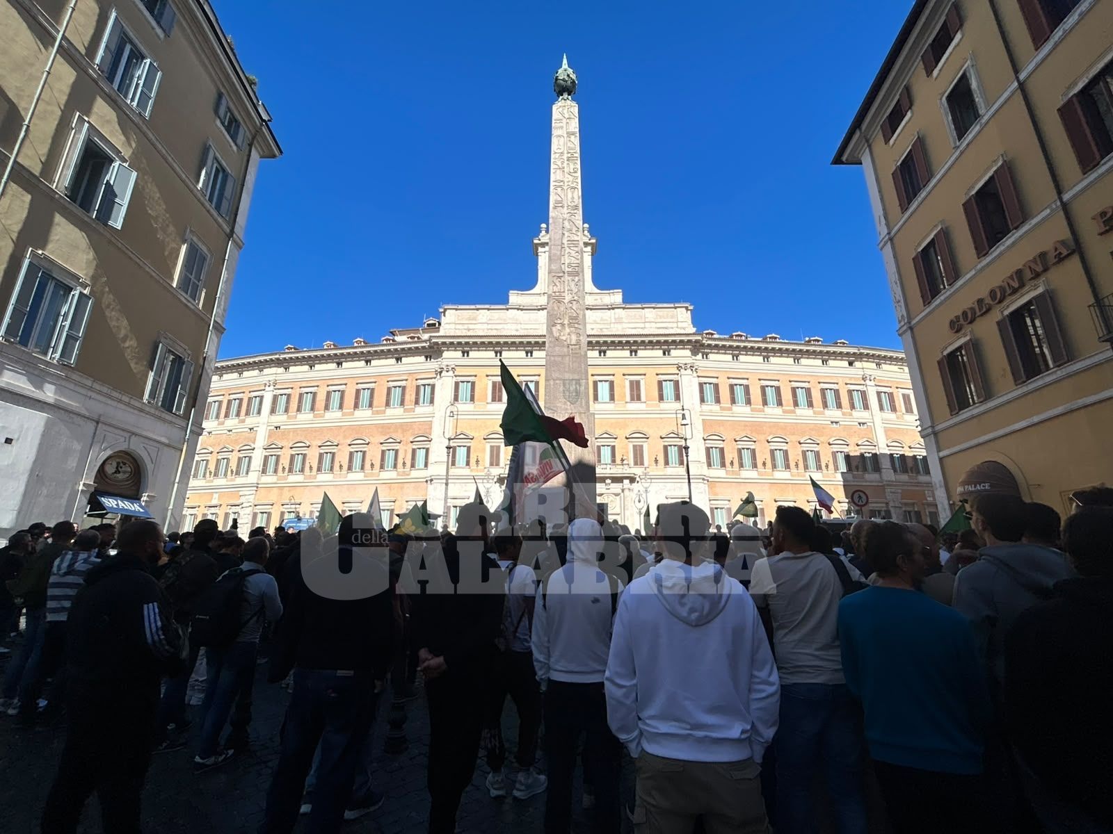 Caro vita, la protesta di agricoltori e autotrasportatori a Roma. «Non ce la facciamo più»