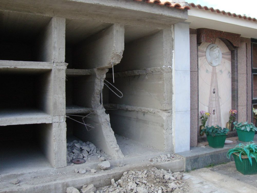 Protesta per i loculi, il sindaco lo denuncia per minacce