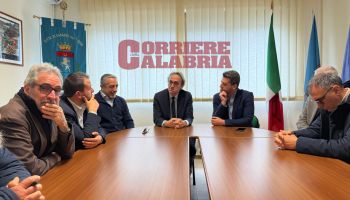Bonelli incontra i sindaci dei territori colpiti dall’esondazione del Crati: «Presenterò una interpellanza sull’erogazione delle risorse» – FOTO