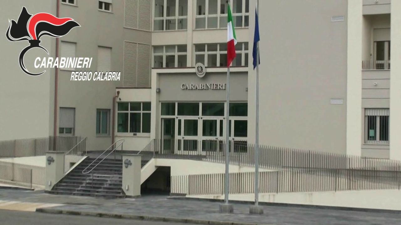 Sottraggono 50mila euro a una ragazza disabile, tre arresti nel Reggino