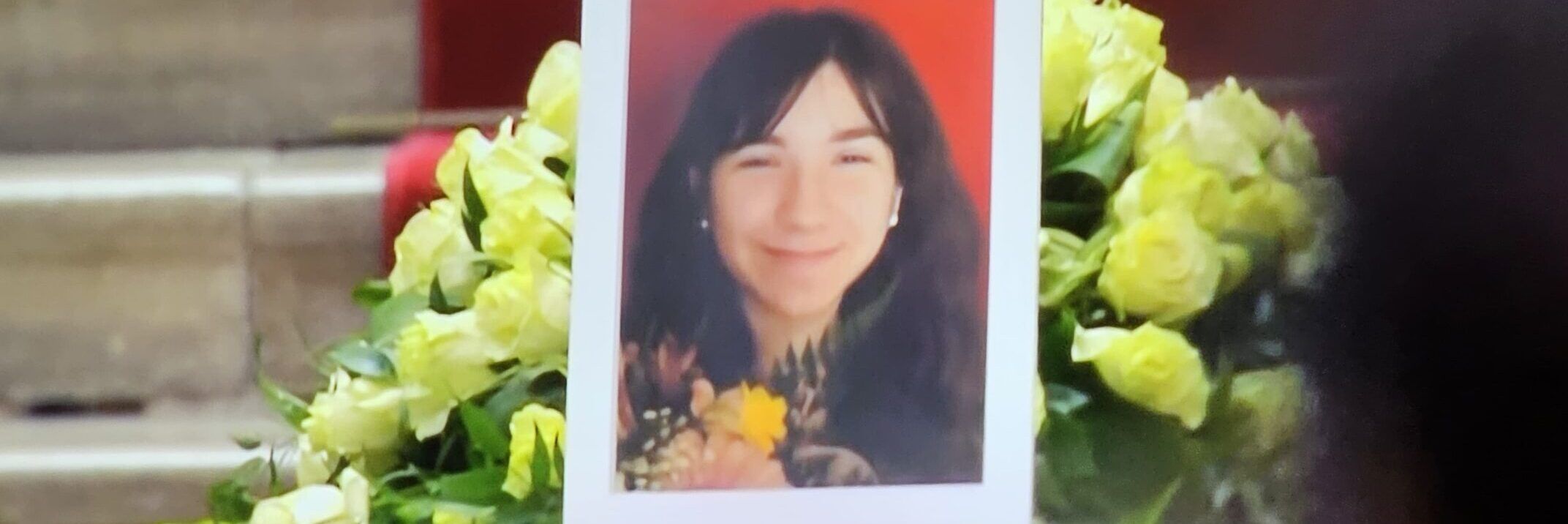 Fiori, pensieri e orsacchiotti: il tenero ricordo di Giulia Cecchettin