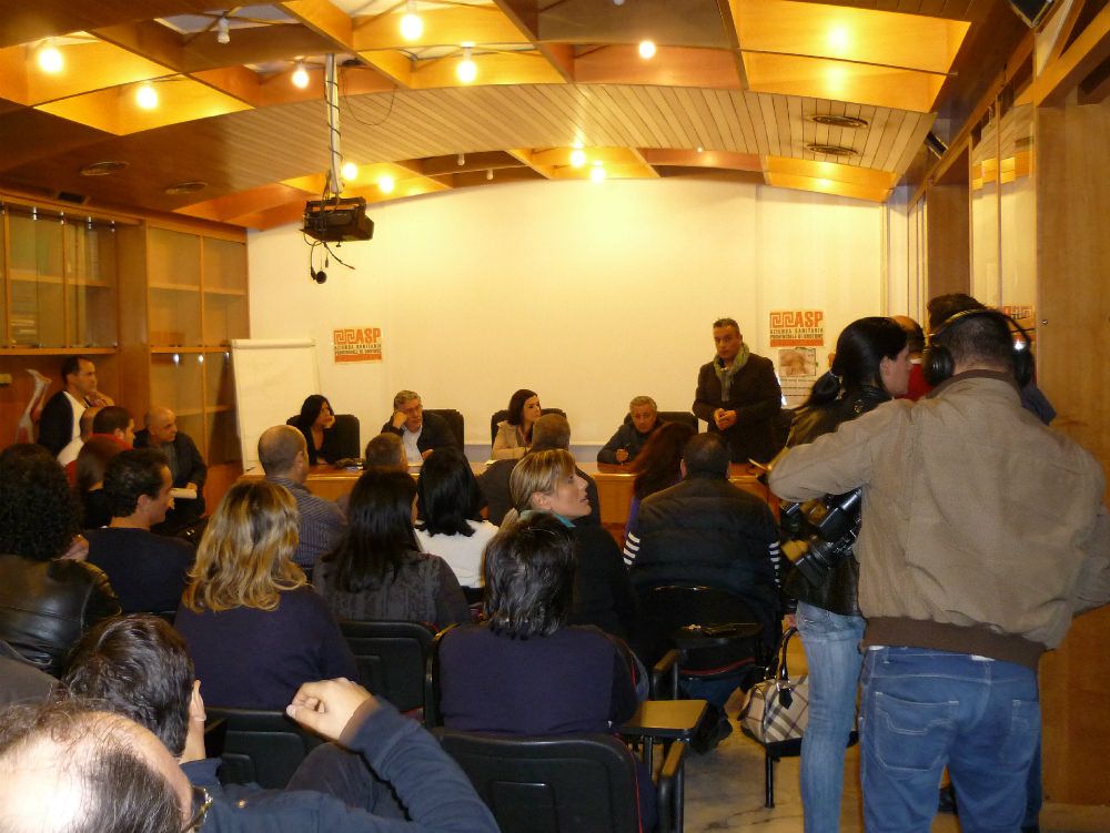 Asp Crotone, protestano i lavoratori in mobilità