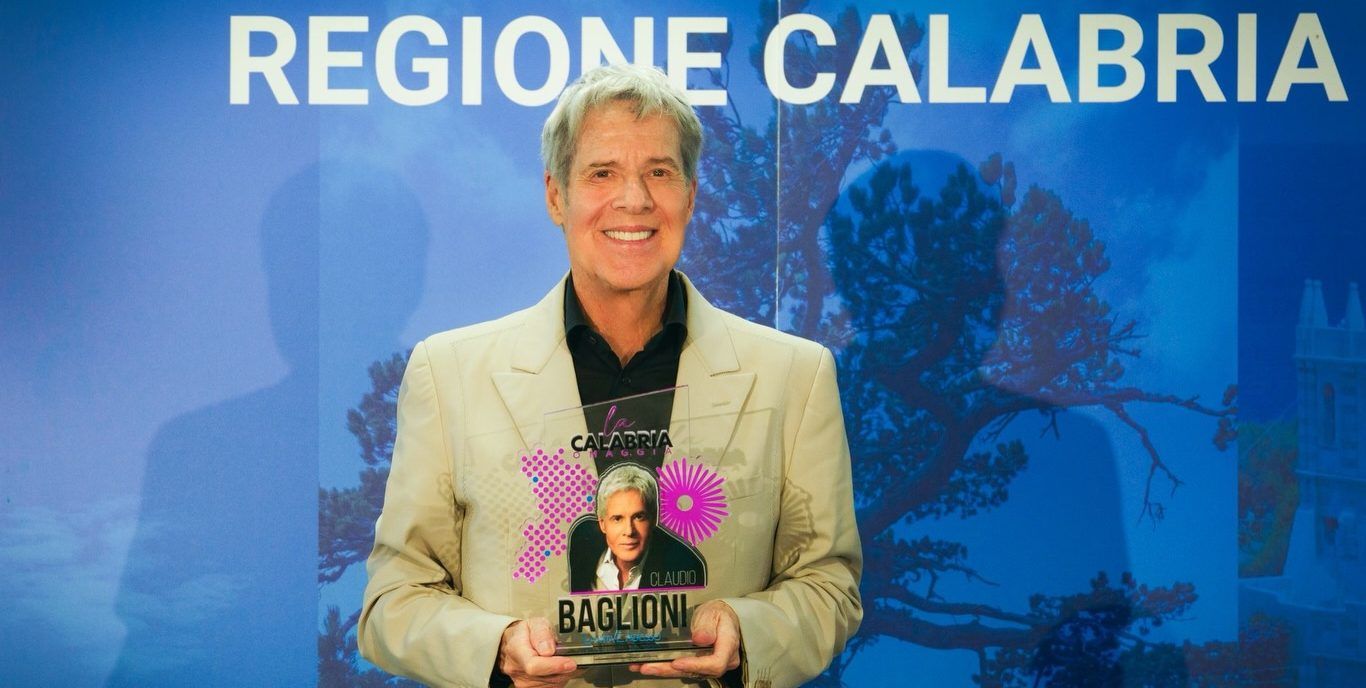 Baglioni rinvia il tour per una polmonite interstiziale: nel nuovo calendario confermati i concerti in Calabria