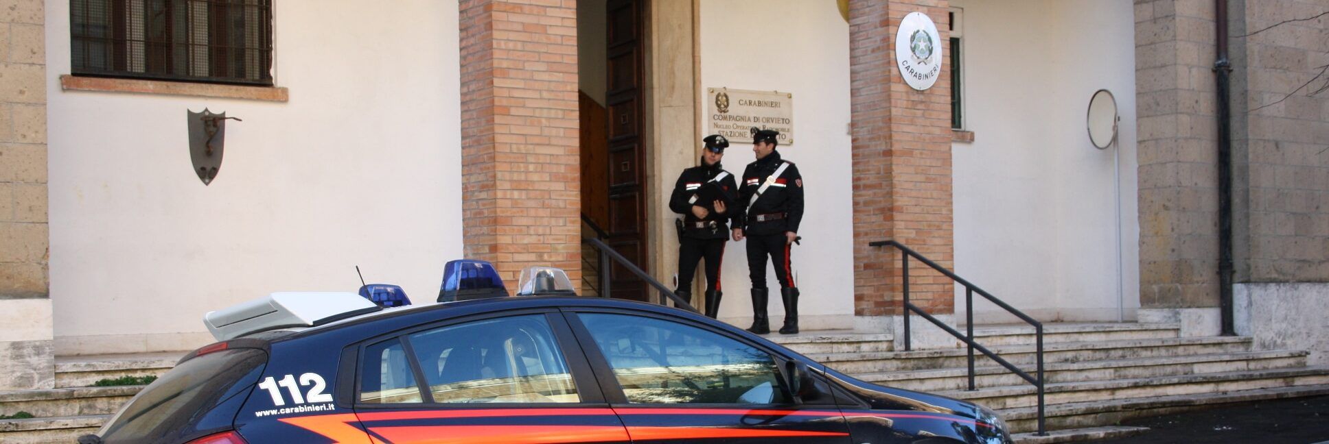 Orvieto, bimbo di 3 anni lasciato da solo in casa. Esce per strada in piena notte