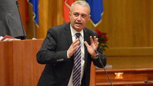 Salerno sospeso, entra Magno