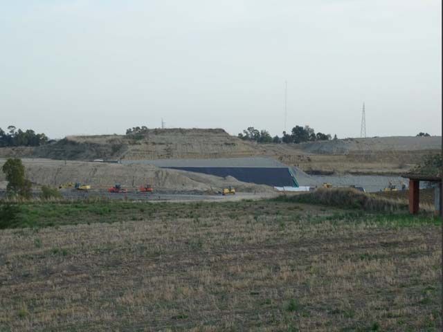 Caos rifiuti, nuovi conferimenti nella discarica Columbra di Crotone