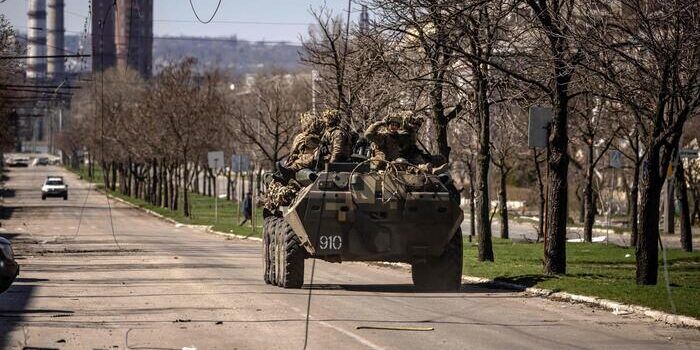 Il sindaco di Irpin: «Russi con i carri armati sui cadaveri»