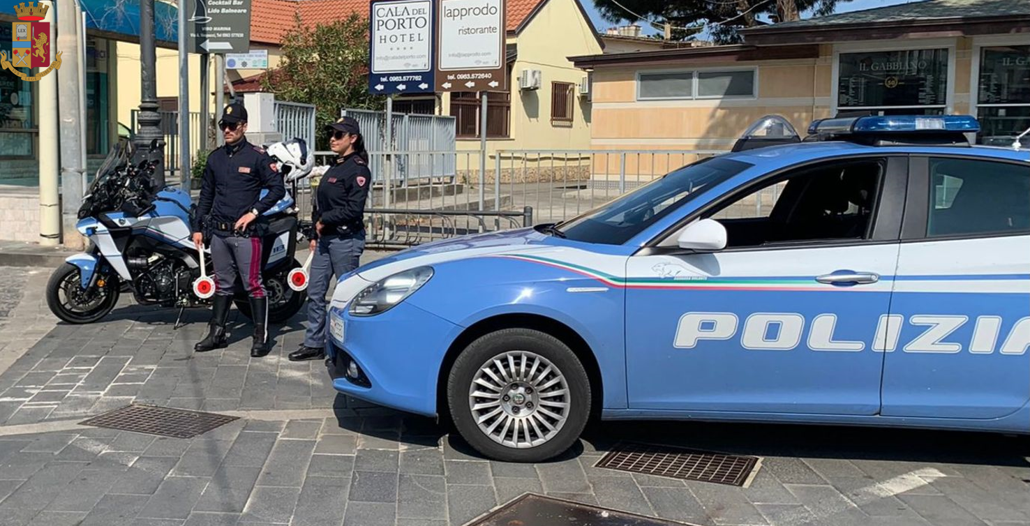 Minaccia e ferisce un agente a Vibo, arrestato
