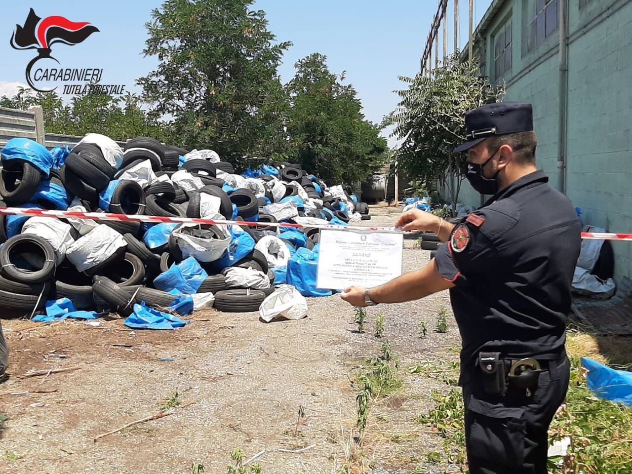 Montalto Uffugo, sigilli ad un'area di 1100 metri quadri occupata da pneumatici abbandonati