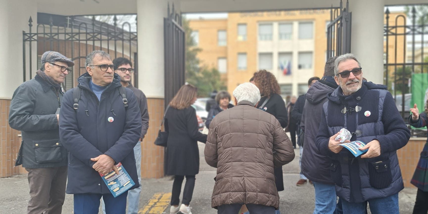 «Basta tagli alla sanità pubblica»: all’Annunziata il presidio di Alleanza Verdi Sinistra