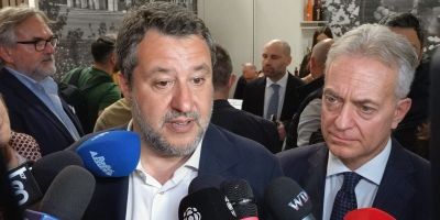Vinitaly, Salvini al padiglione Calabria: «Orgoglioso di aver aperto cantieri per 22 miliardi in questa regione»
